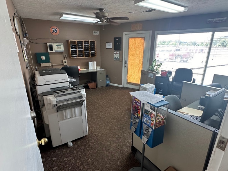 More Photos Of 310 Ford Dr, Columbus Office For Sale