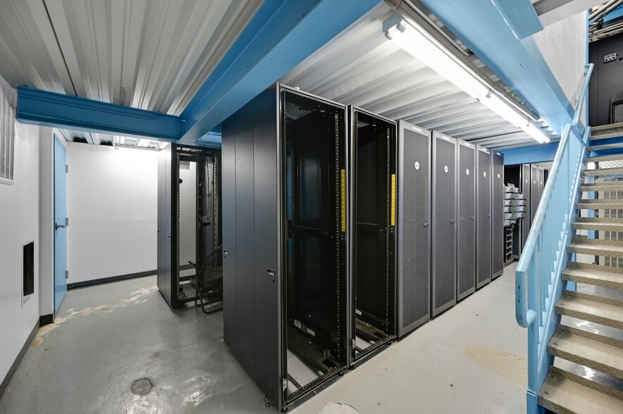 More Photos Of 170-172 Spring St, Newton Office For Sale