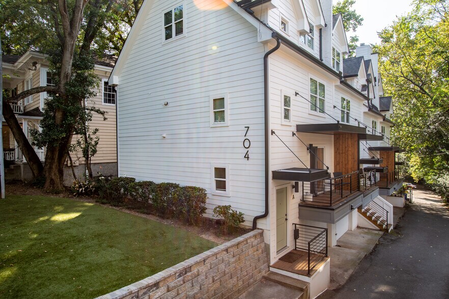 More Photos Of 704 Durant Pl NE, Atlanta Apartments For Sale