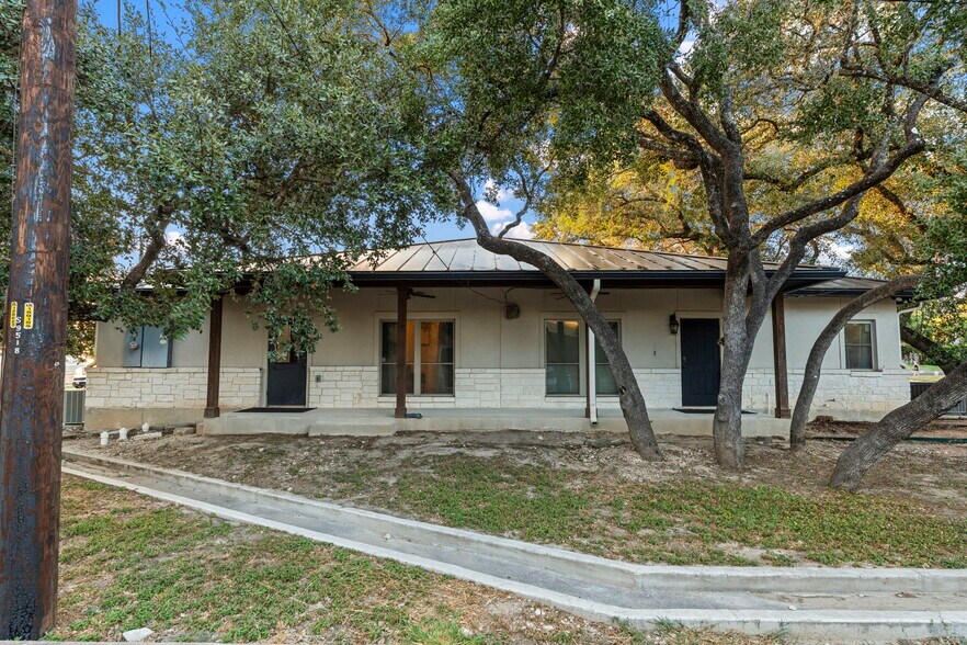 More Photos Of 9518 Tioga Dr, San Antonio Office For Sale