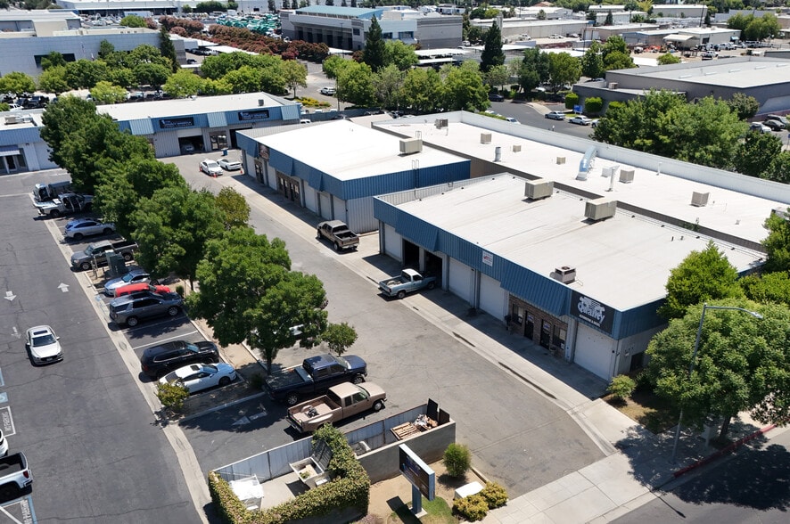 Primary Photo Of 177 N Sunnyside Ave, Clovis Auto Repair For Lease