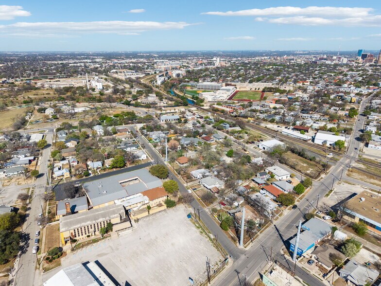 More Photos Of 204 Hunstock Ave, San Antonio Multifamily For Sale