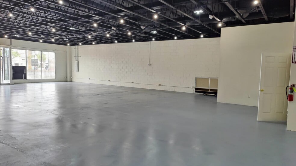 More Photos Of 953 E Sahara Ave, Las Vegas Storefront For Lease