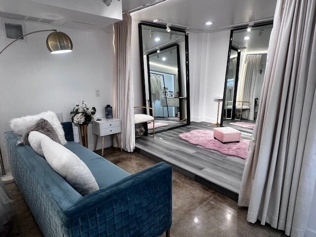 More Photos Of 330 N Western Ave, Los Angeles Storefront Retail Office For Lease