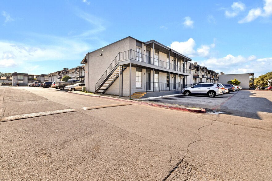 More Photos Of 9765 Webb Chapel Rd, Dallas Apartments For Sale