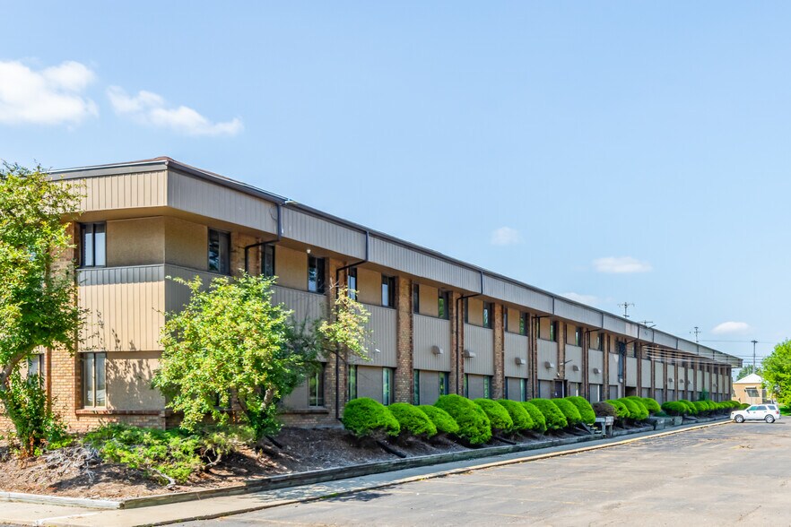 More Photos Of 913 W Holmes Rd, Lansing Medical For Sale