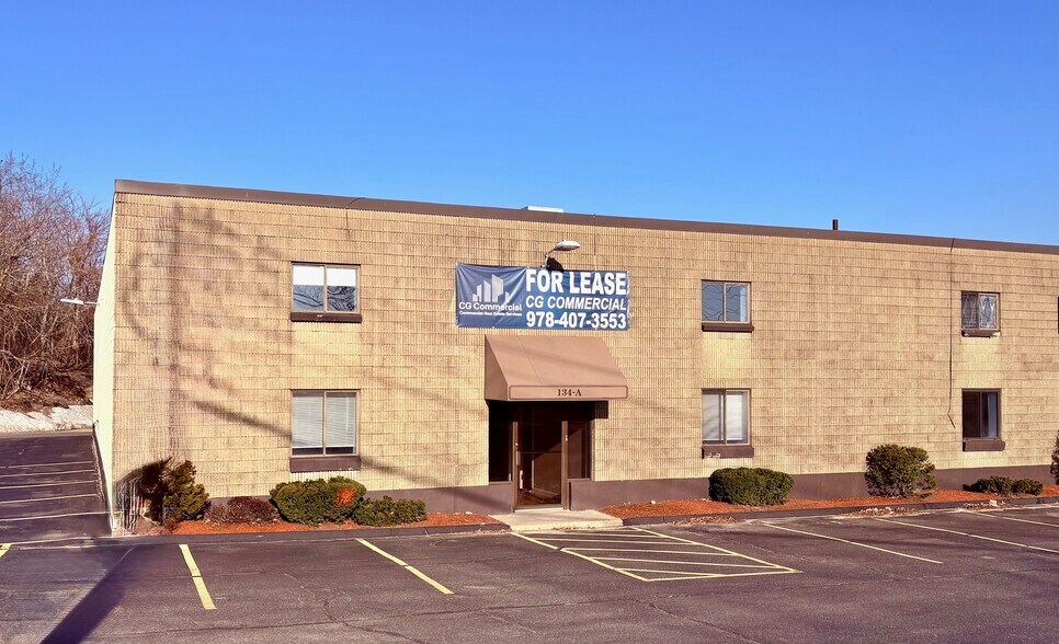 More Photos Of 134 New Boston St, Woburn Warehouse For Lease