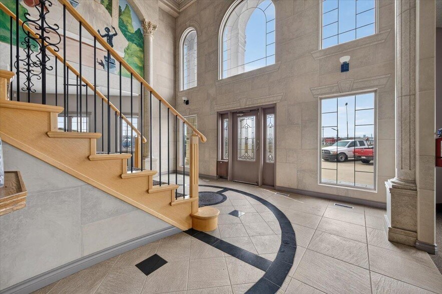 More Photos Of 12803 54th St NW, Edmonton Office For Sale