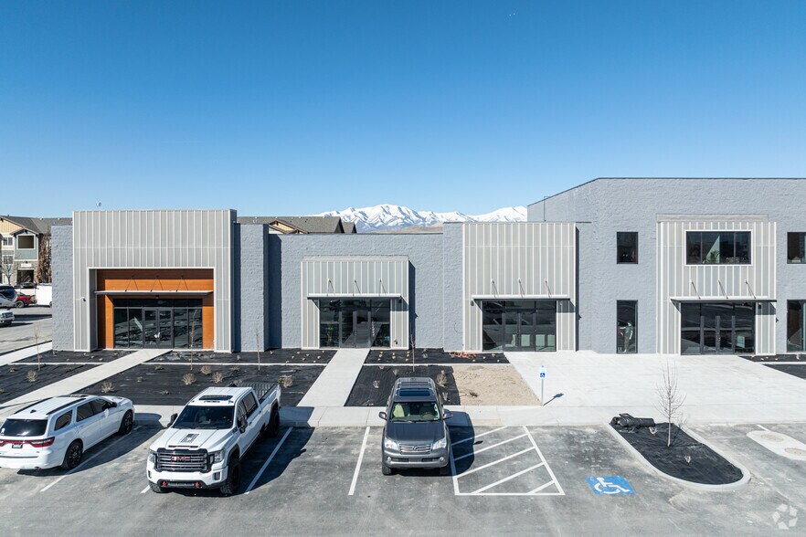 More Photos Of 227 E Crossroads Blvd, Saratoga Springs General Retail For Sale