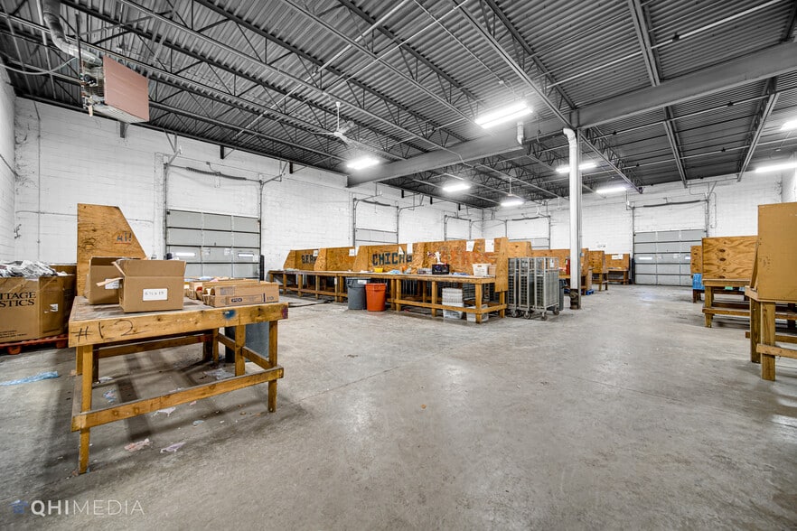 More Photos Of 461 Park Ave, Lake Villa Warehouse For Lease