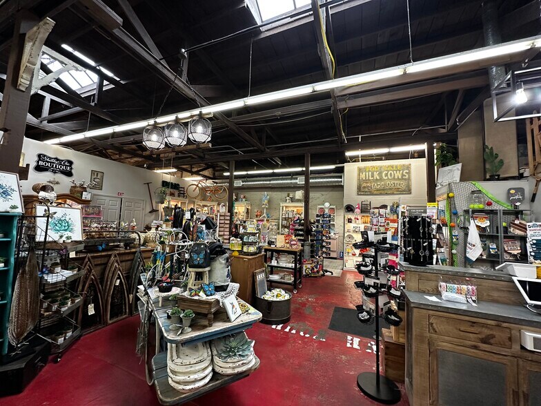 More Photos Of 1020 N Main St, Cottonwood General Retail For Sale