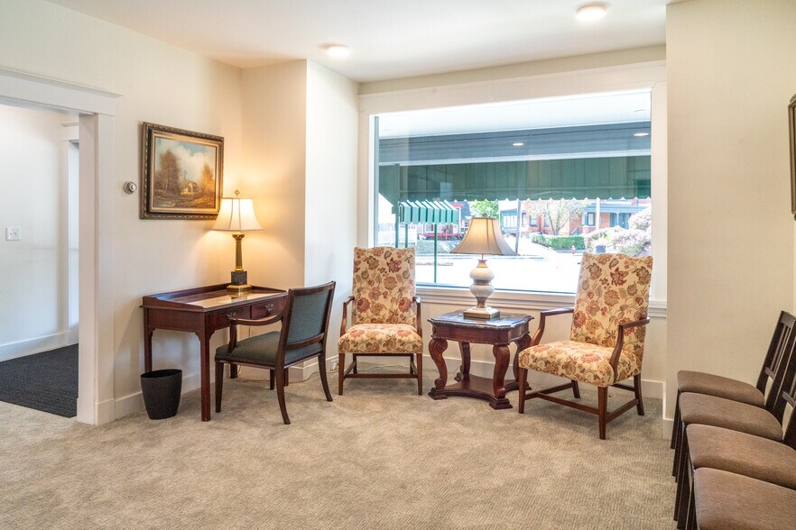 More Photos Of 2860 Perrysville Ave, Pittsburgh Funeral Home For Sale