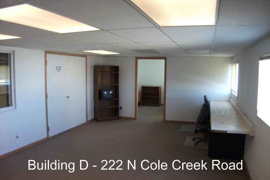 More Photos Of 222 Cole Creek Rd, Evansville Warehouse For Lease