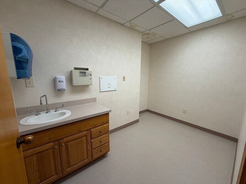 More Photos Of 620 N Alpha St, Grand Island Medical For Sale