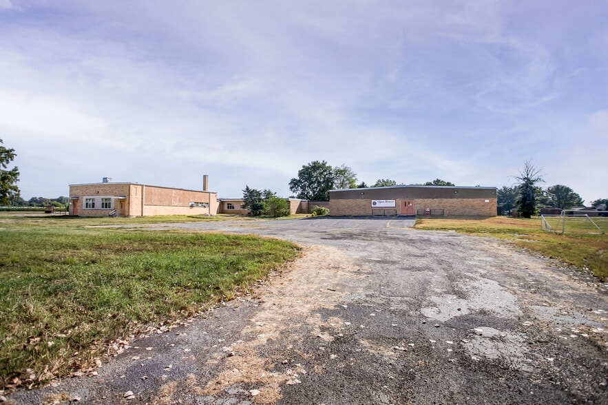 More Photos Of 1901 Mascoutah Ave, Belleville Schools For Sale