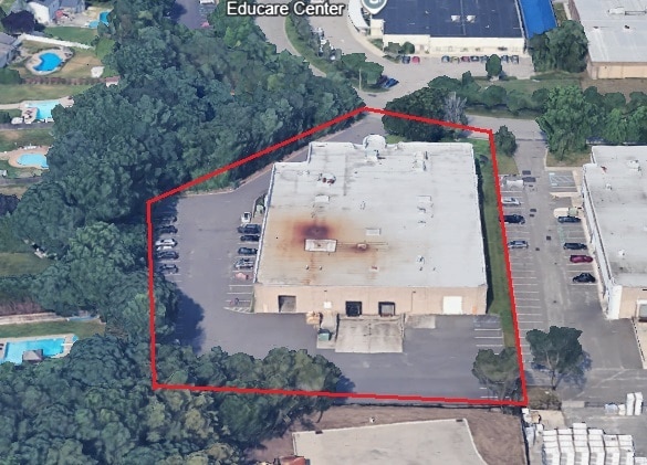 More Photos Of 31 Crossways E, Bohemia Warehouse For Lease