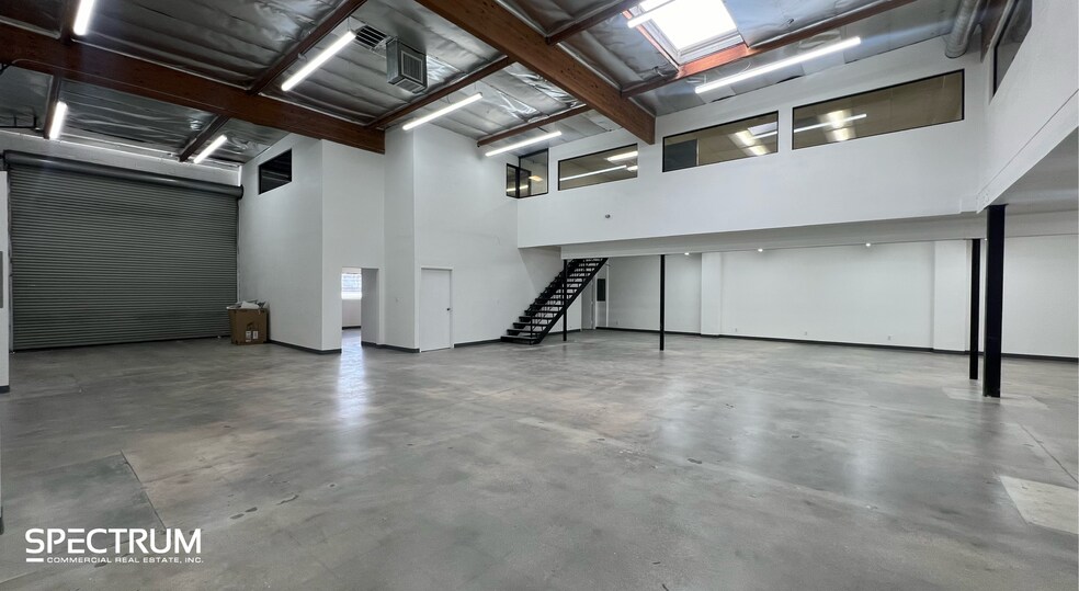 More Photos Of 7049 Valjean Ave, Van Nuys Warehouse For Lease