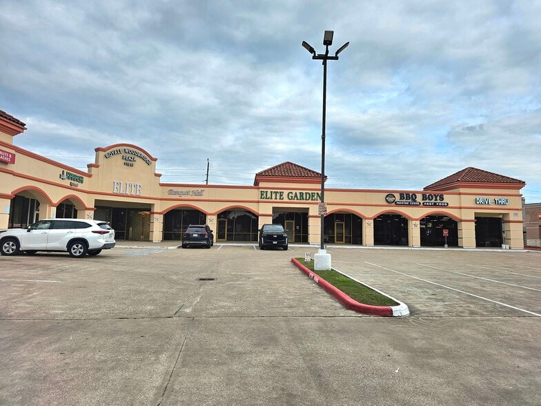 More Photos Of 11315 S Highway 6, Sugar Land General Retail For Sale