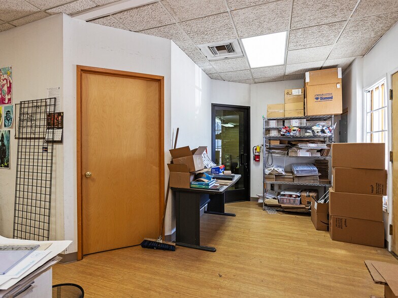 More Photos Of 4708-4710 W Magnolia Blvd., Burbank General Retail For Sale