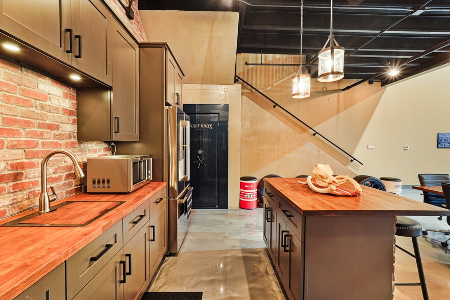 More Photos Of 1435 FM 1463 Rd, Katy Showroom For Sale