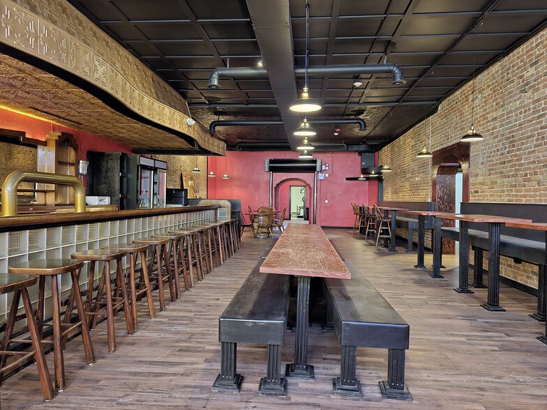 More Photos Of 1011 Front St, Evanston Restaurant For Lease