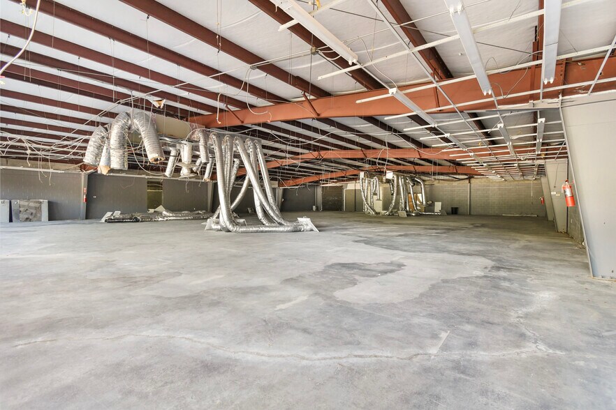 More Photos Of 5953 Roosevelt Blvd, Jacksonville Storefront Retail Office For Sale