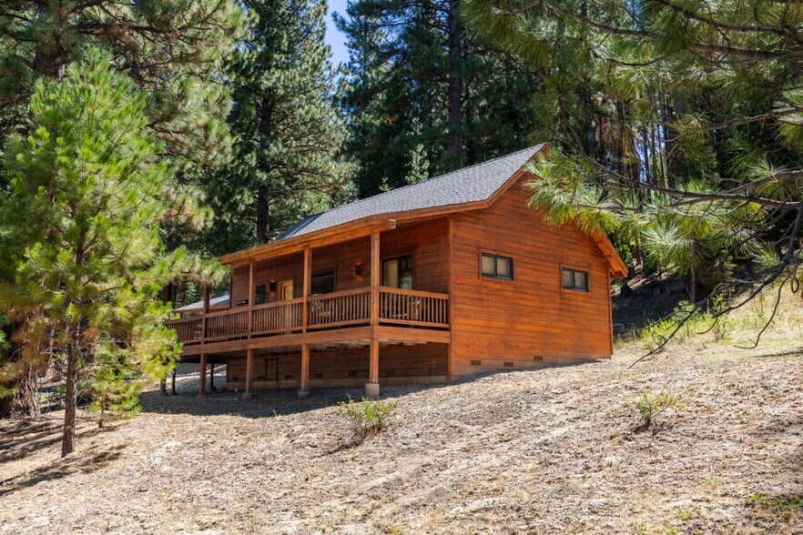 More Photos Of 985 Whitehawk Dr, Clio Hotel For Sale