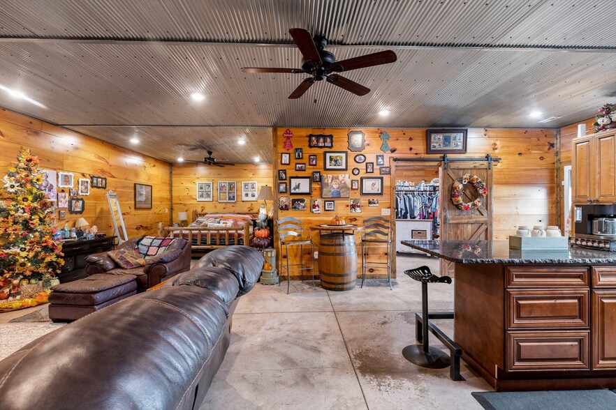 More Photos Of 558 Lucky Rd, Seymour Service For Sale