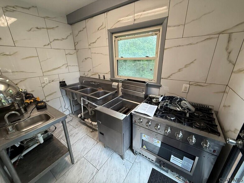 More Photos Of 534 Sheridan St, Johnstown General Retail For Sale