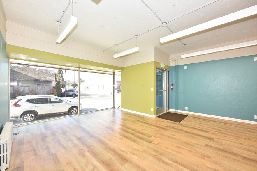 More Photos Of W61N508 Washington Ave, Cedarburg Storefront Retail Office For Sale