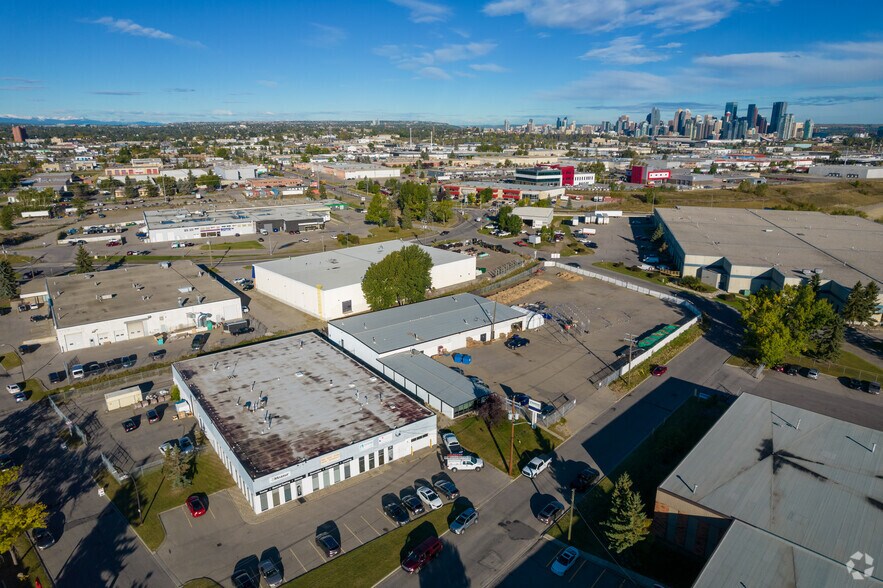 More Photos Of 1560 Hastings Cres SE, Calgary Service For Lease