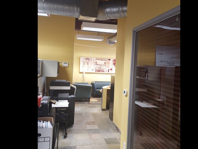 More Photos Of 15231-15235 La Cruz Dr, Pacific Palisades Unknown For Lease