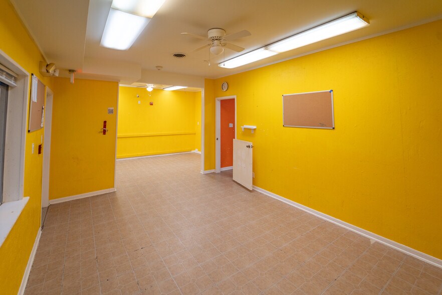 More Photos Of 105 Ward St, Cuero Daycare Center For Sale