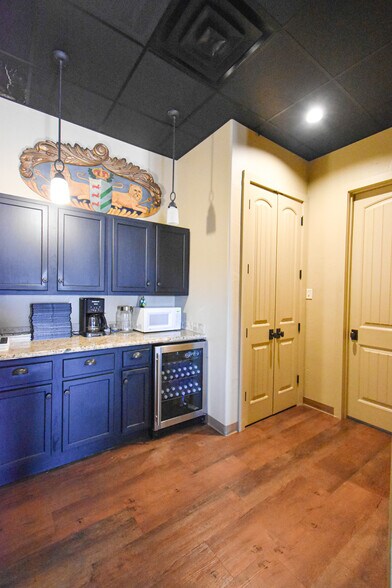 More Photos Of 7906 S Broadway Ave, Tyler Office Residential For Lease