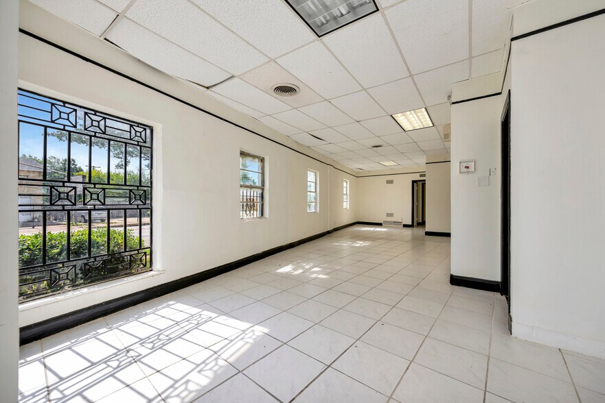 More Photos Of 2200 Evans Ave, Fort Worth Medical For Sale