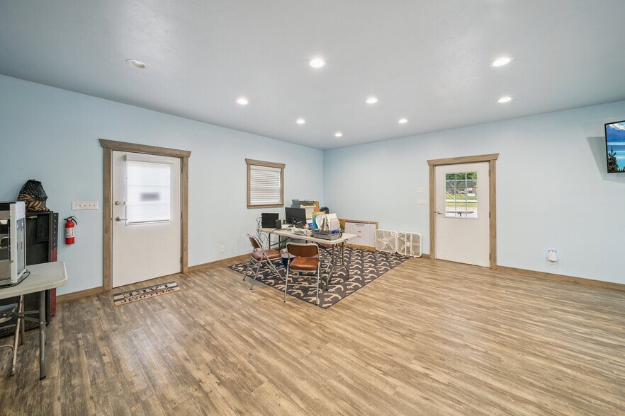 More Photos Of 100 Main St, Bernice Self Storage For Sale