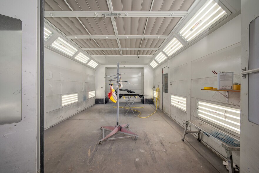 More Photos Of 20785 Orchard Lake Rd, Farmington Hills Warehouse For Sale