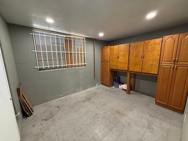 More Photos Of 1849 N Victory Pl, Burbank Warehouse For Lease