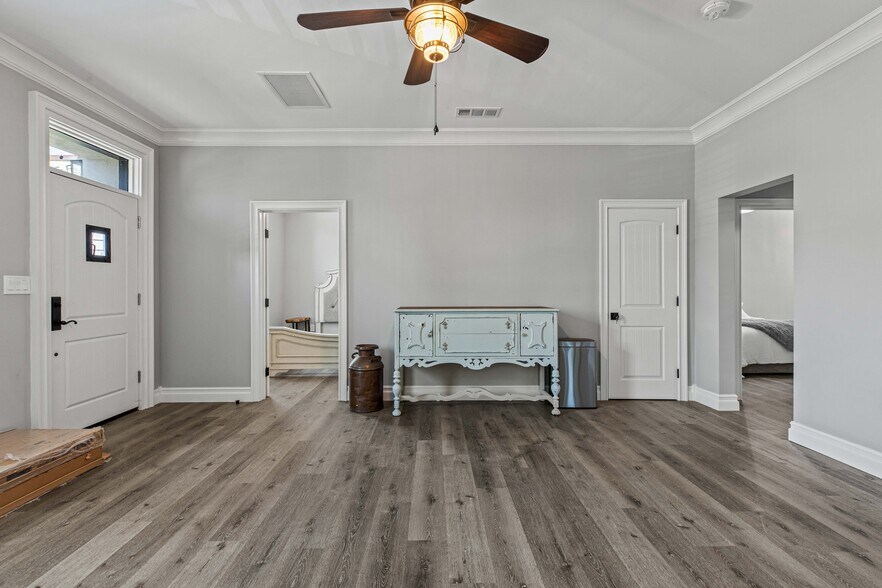 More Photos Of 30048 Yosemite Blvd, La Grange Bar For Sale