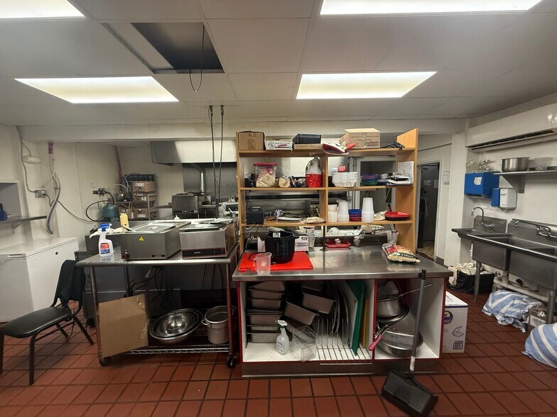 More Photos Of 7500-7504 N Main St, Dayton Bar For Sale