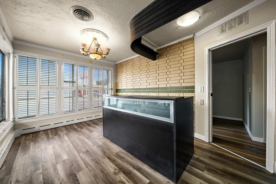 More Photos Of 215 S Pine Ave, Ocala Hotel For Sale