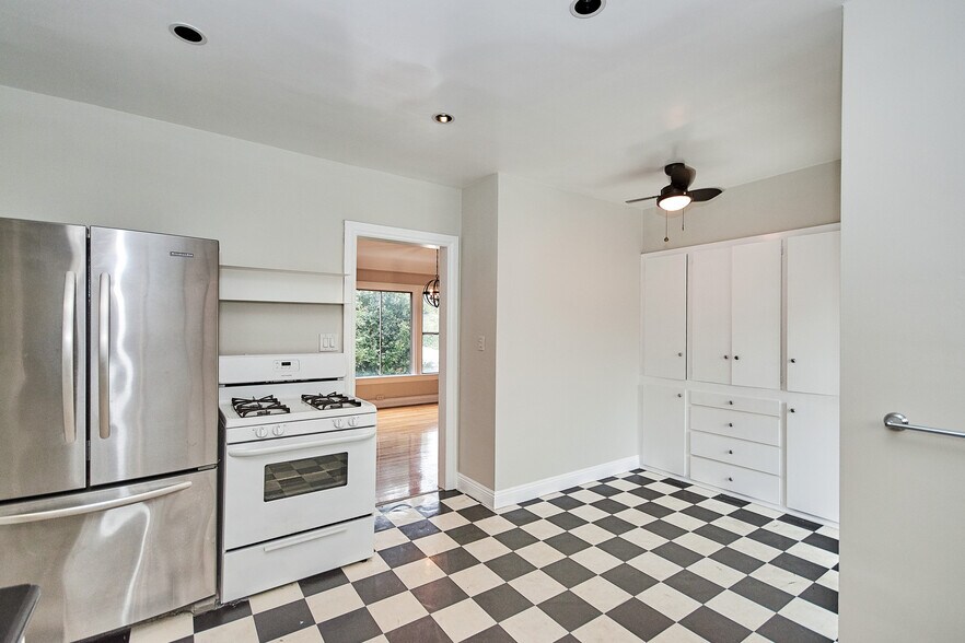 More Photos Of 6669 De Longpre Ave, Los Angeles Apartments For Sale