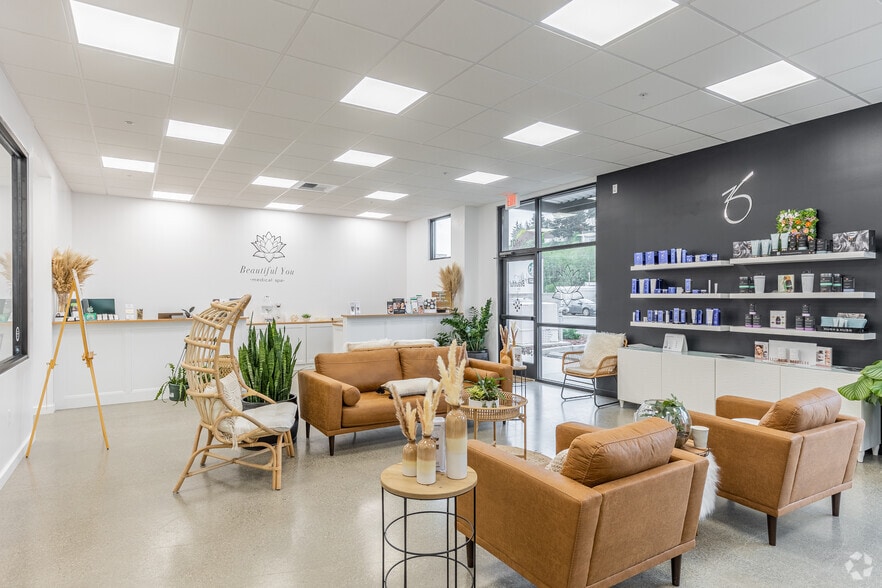 More Photos Of 1280 N Bayshore Dr, Coos Bay General Retail For Lease