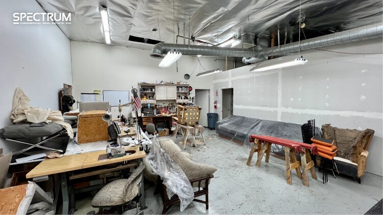 More Photos Of 15115 Califa St, Van Nuys Warehouse For Lease