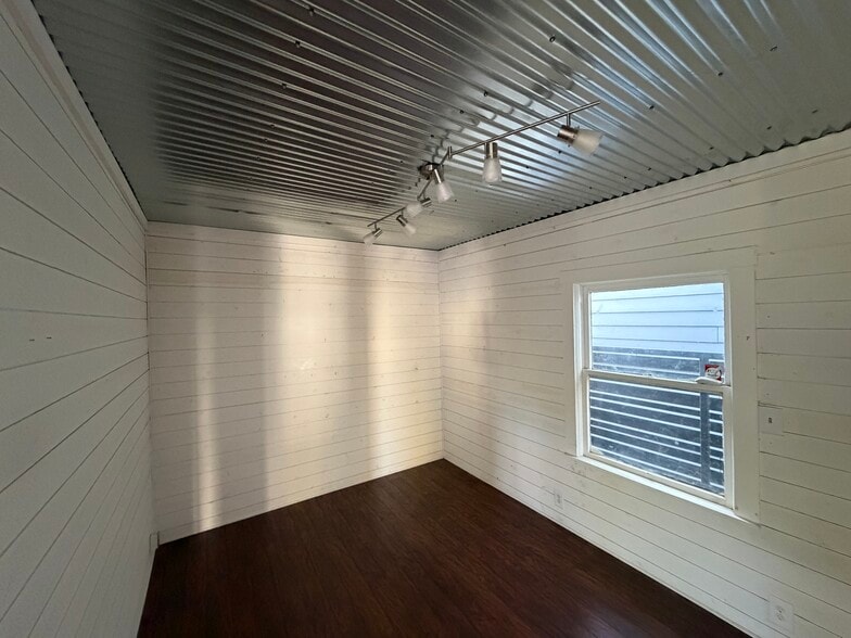 More Photos Of 1272 Oregon St, Redding Office For Sale