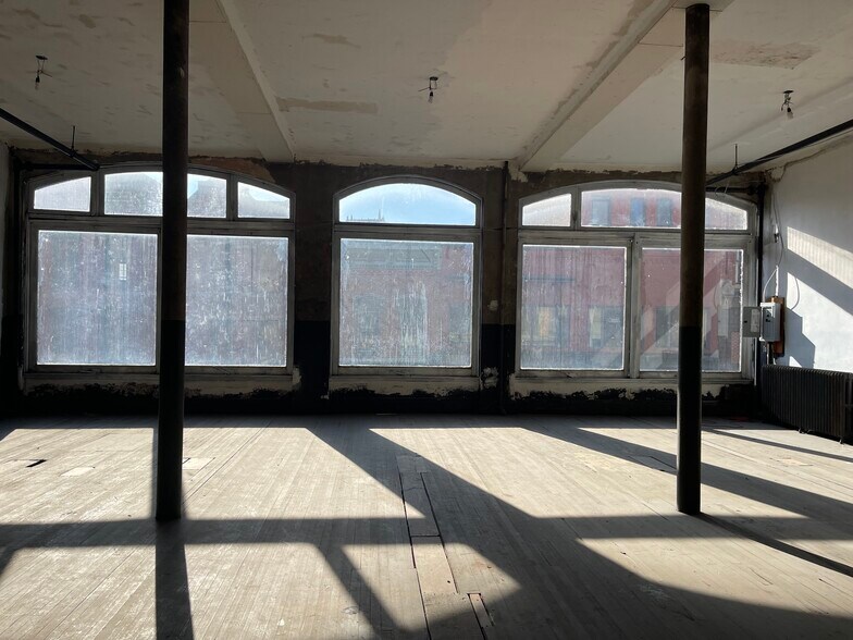 More Photos Of 1317 E Carson St, Pittsburgh General Retail For Sale