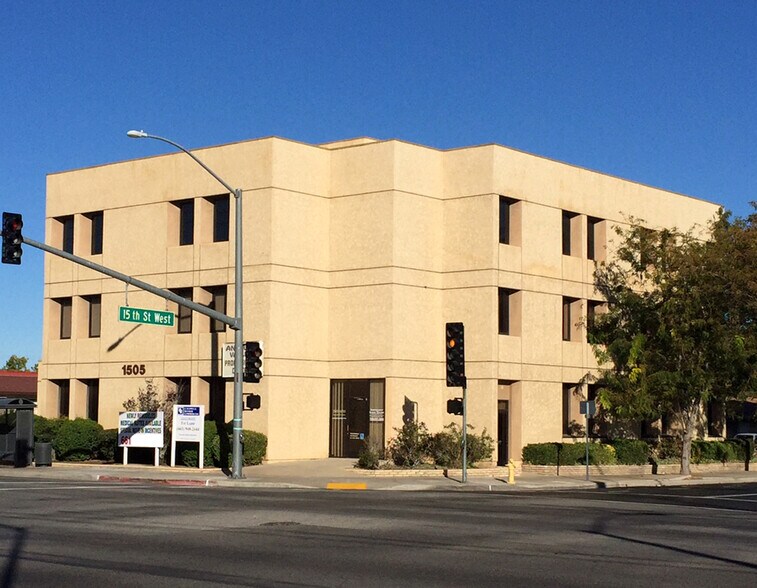 Primary Photo Of 1505 W Avenue J, Lancaster Medical For Lease