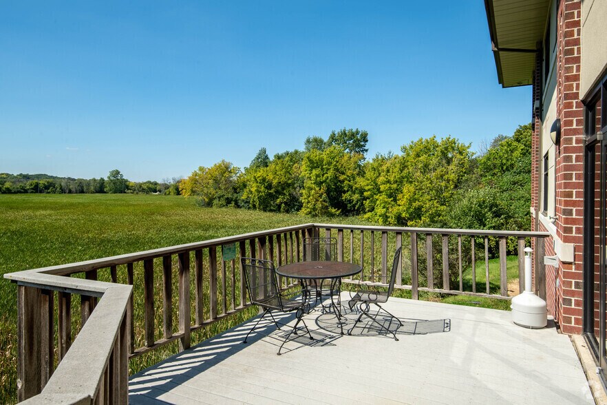 More Photos Of 1166 Quail Ct, Pewaukee Office For Lease