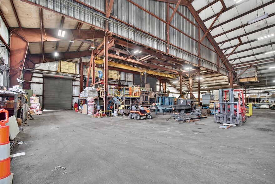 More Photos Of 211 Mill St, Springport Light Distribution For Sale