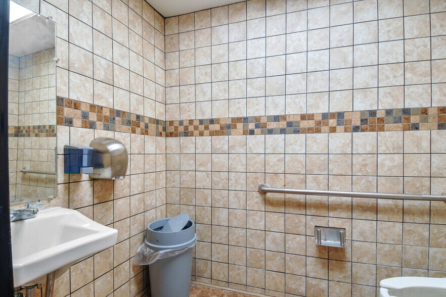 More Photos Of 2940 Elysian Flds, New Orleans General Retail For Sale